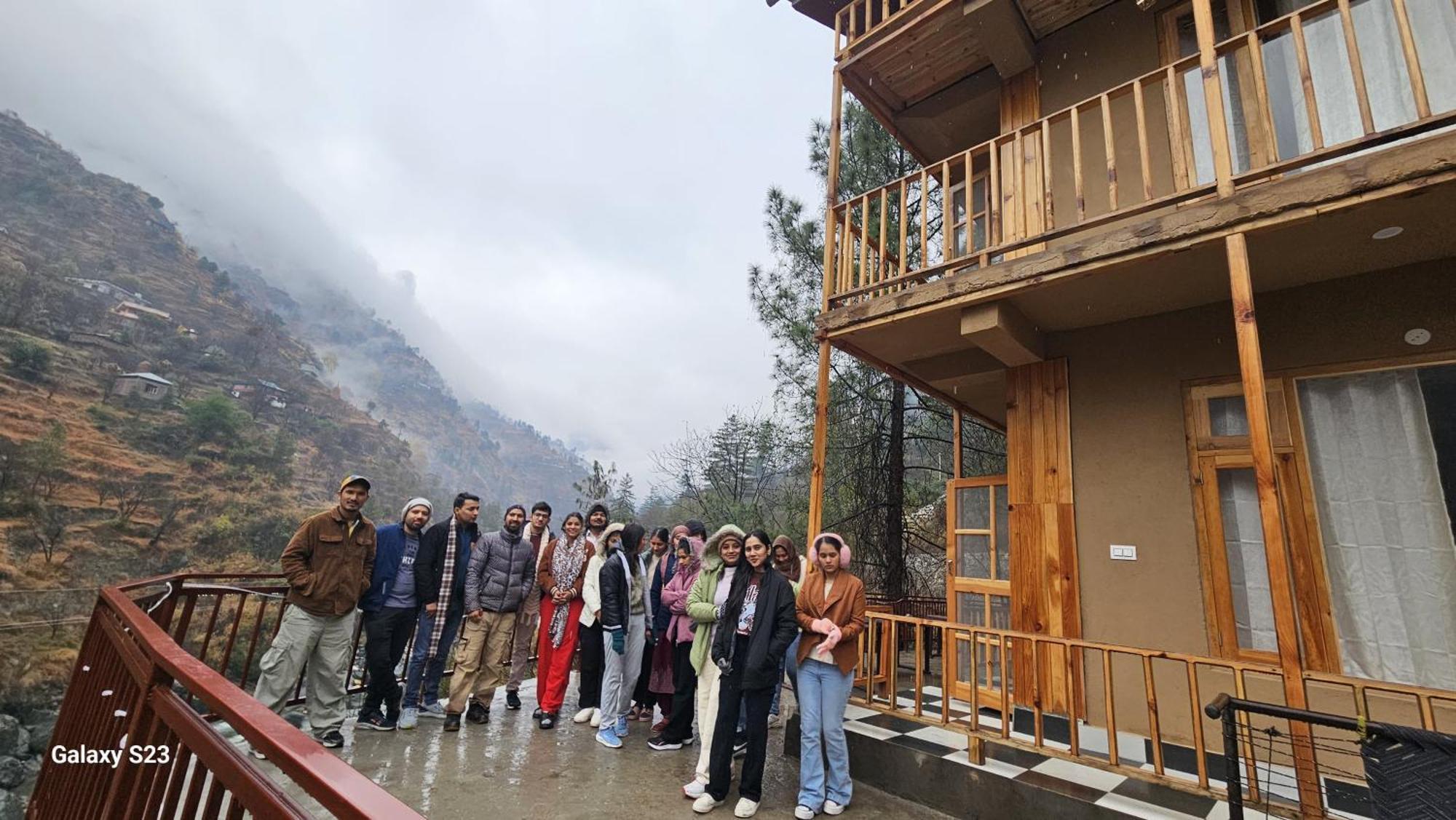 The Fiza Retreat Tirthan Banjār Kültér fotó