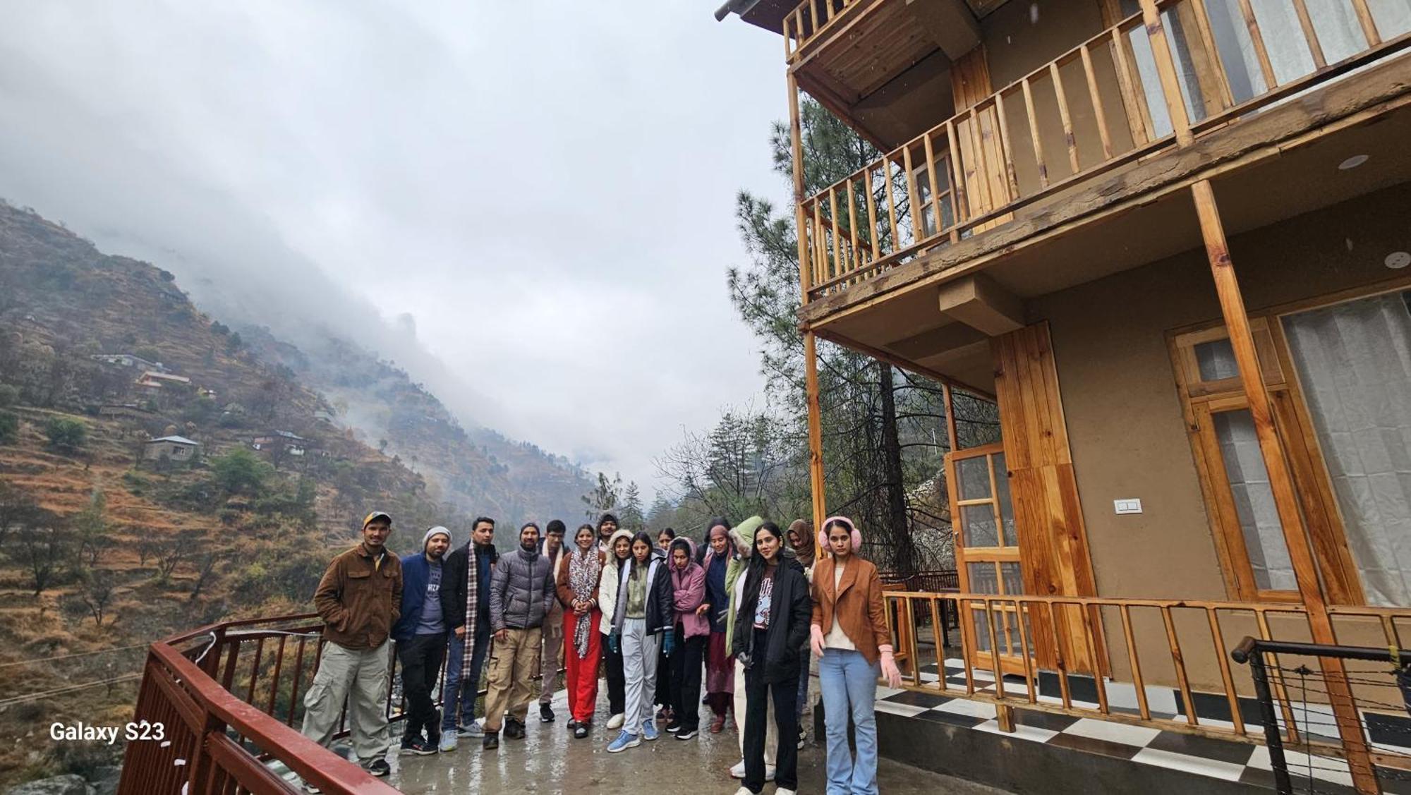The Fiza Retreat Tirthan Banjār Kültér fotó