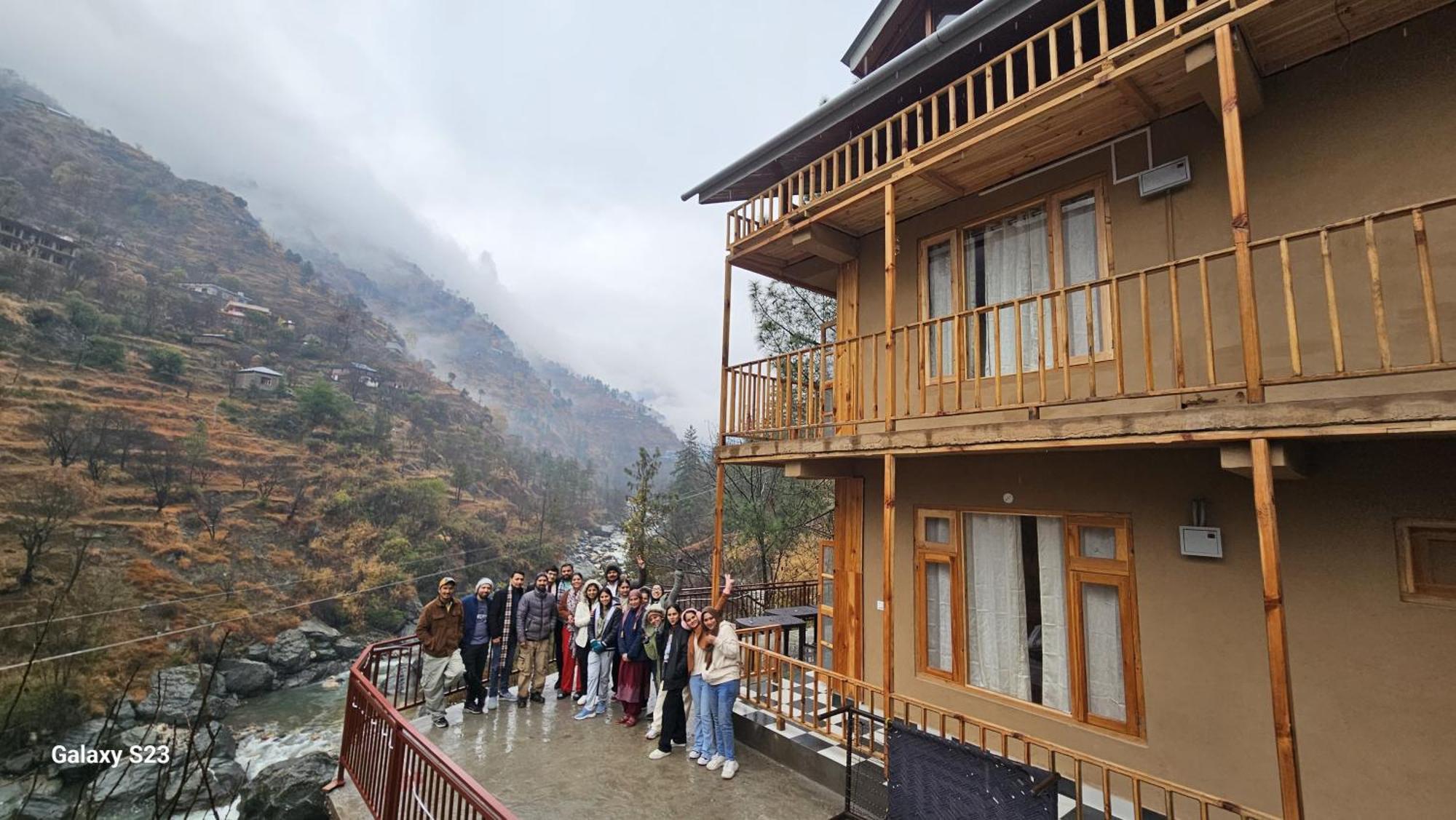The Fiza Retreat Tirthan Banjār Kültér fotó