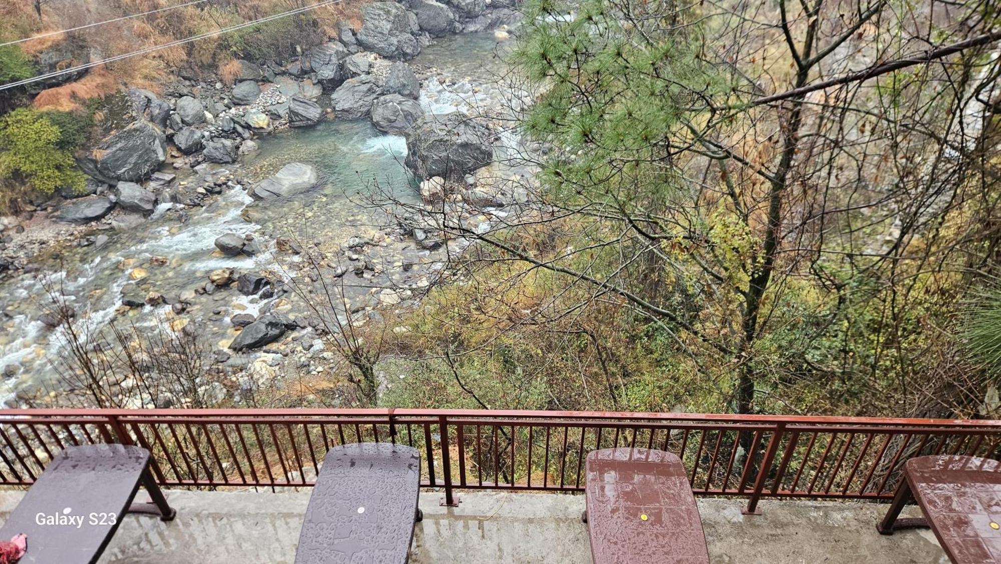 The Fiza Retreat Tirthan Banjār Kültér fotó